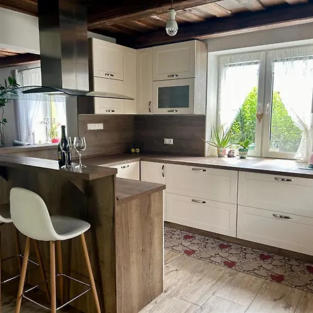 Zeleny Dom V Raji Nyaraló