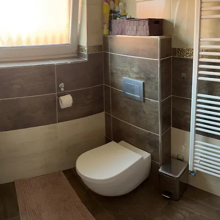 Zeleny Dom V Raji Nyaraló