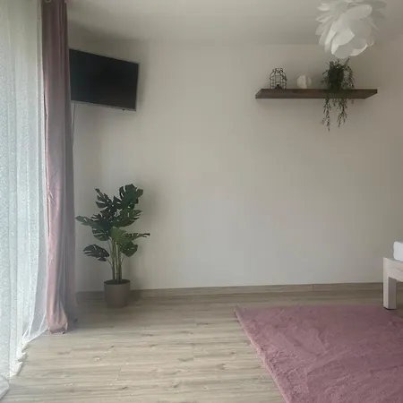 Nyaraló Zeleny Dom V Raji *